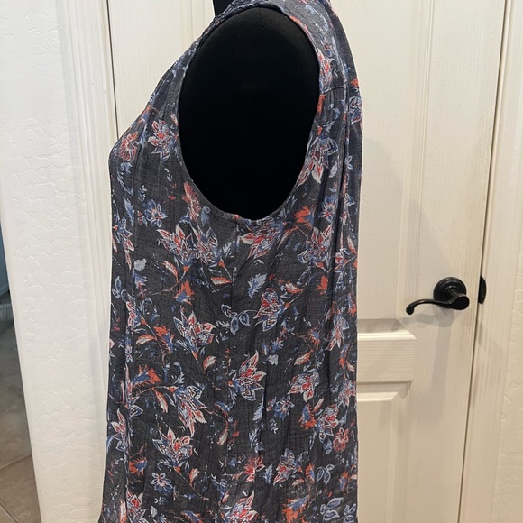St. John’s Bay sleeveless blouse Size Large - Picture 6 of 7